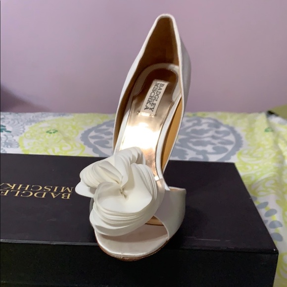 Shoes - Picture 6 of 8